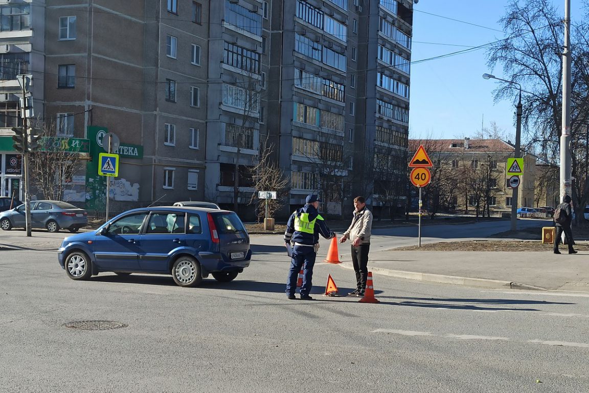 В Екатеринбурге восьмилетнюю девочку сбили на пешеходном переходе -  «Уральский рабочий»